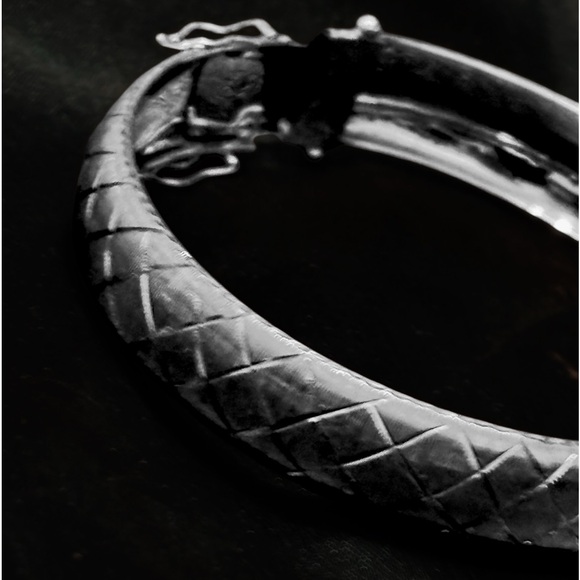 Made in Italy Vintage Sterling Silver Etched Bangle - Picture 6 of 10